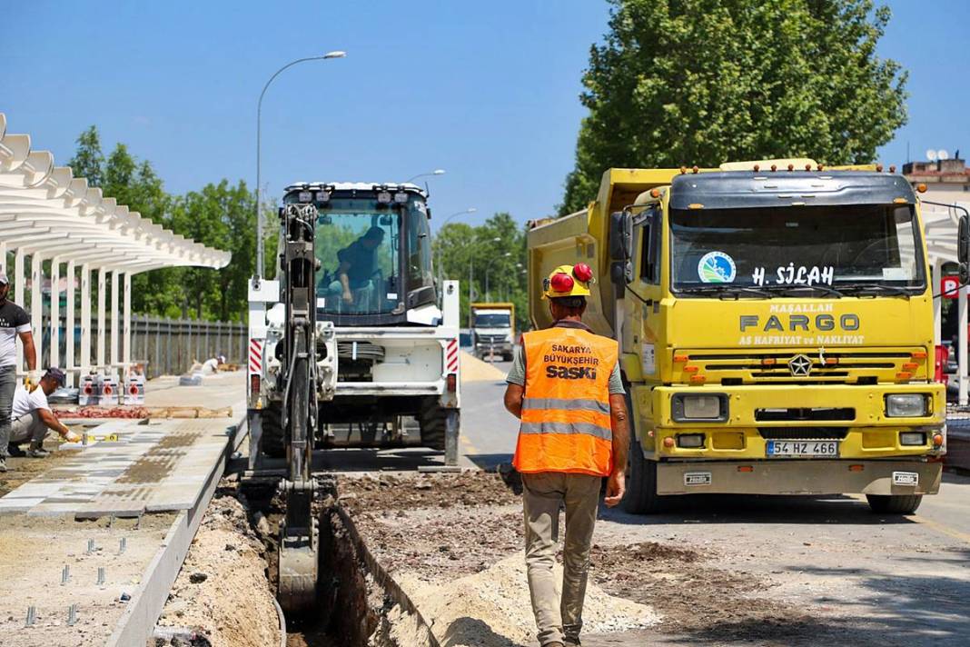 19,5 kilometrelik metrobüs hattında altyapı yenileniyor! Sakarya'da metrobüs projesinde sona doğru... 8